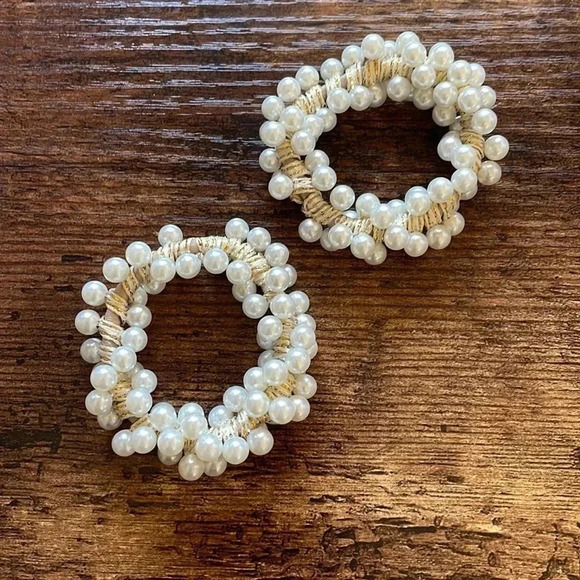 ❤️ NEW 2/$20 or 3/$25 White and Gold Faux Pearl Decorative Hair Tie - Picture 1 of 3